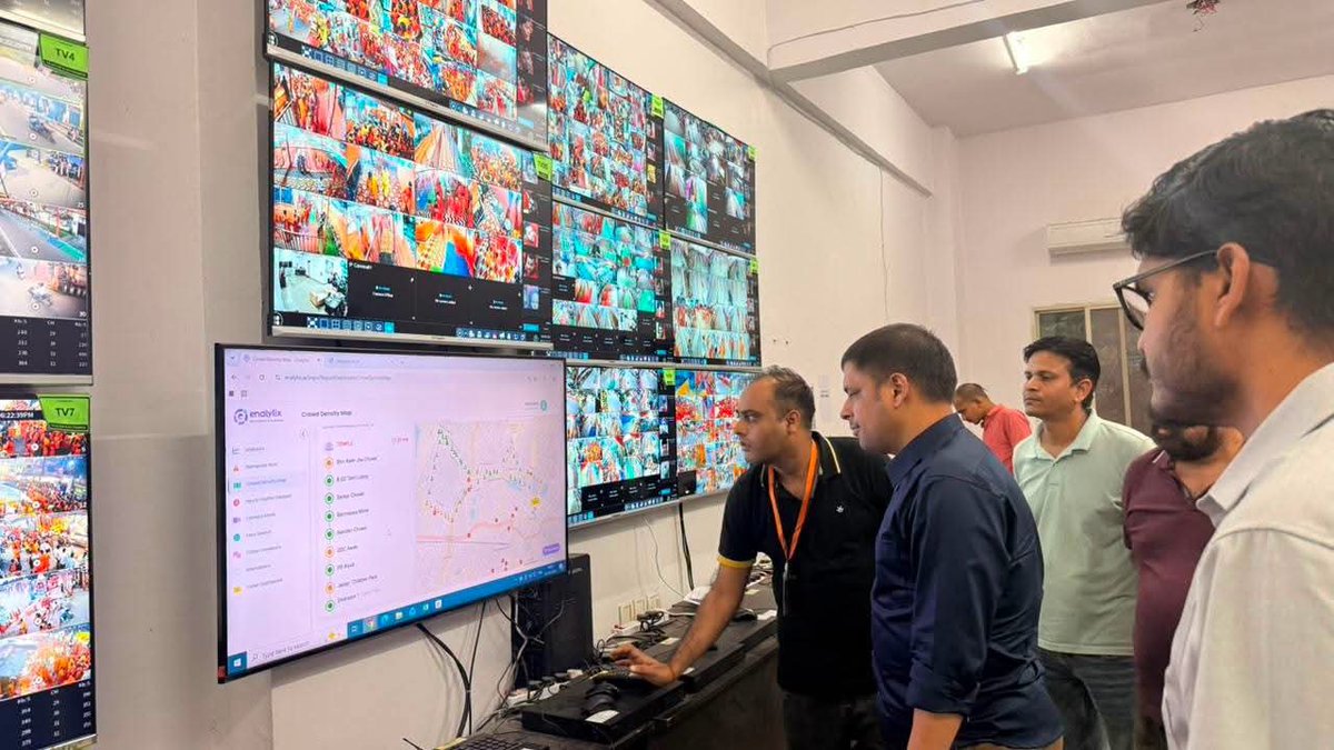 DCDeoghar's tweet photo. राजकीय श्रावणी मेला, 2026 के दूसरी सोमवारी को लेकर #IMCR का निरीक्षण कर प्रतिनियुक्त अधिकारियों को सजग रहकर कार्य करने का निर्देश दिया। साथ ही मेला क्षेत्र में की जा रही निगरानी और सुरक्षा के दृष्टिकोण से संबंधित एजेंसी को आवश्यक व उचित दिशा निर्देश दिया।
@JharkhandCMO https://t.co/Uqr1PWkVzg