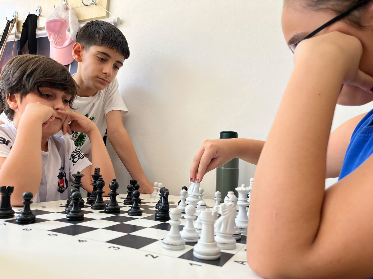GSB_SurGM's tweet photo. ☀️ GSB YAZ KULÜBÜ’NDE YAZ DOLU DOLU GEÇİYOR! 🎨♟️
Çocuklarımız, GSB Yaz Kulübü kapsamında hem eğleniyor hem öğreniyor hem de yeteneklerini keşfediyor! 🌱
🎨
#GSBYazKulubü https://t.co/LfjT8Op3sG