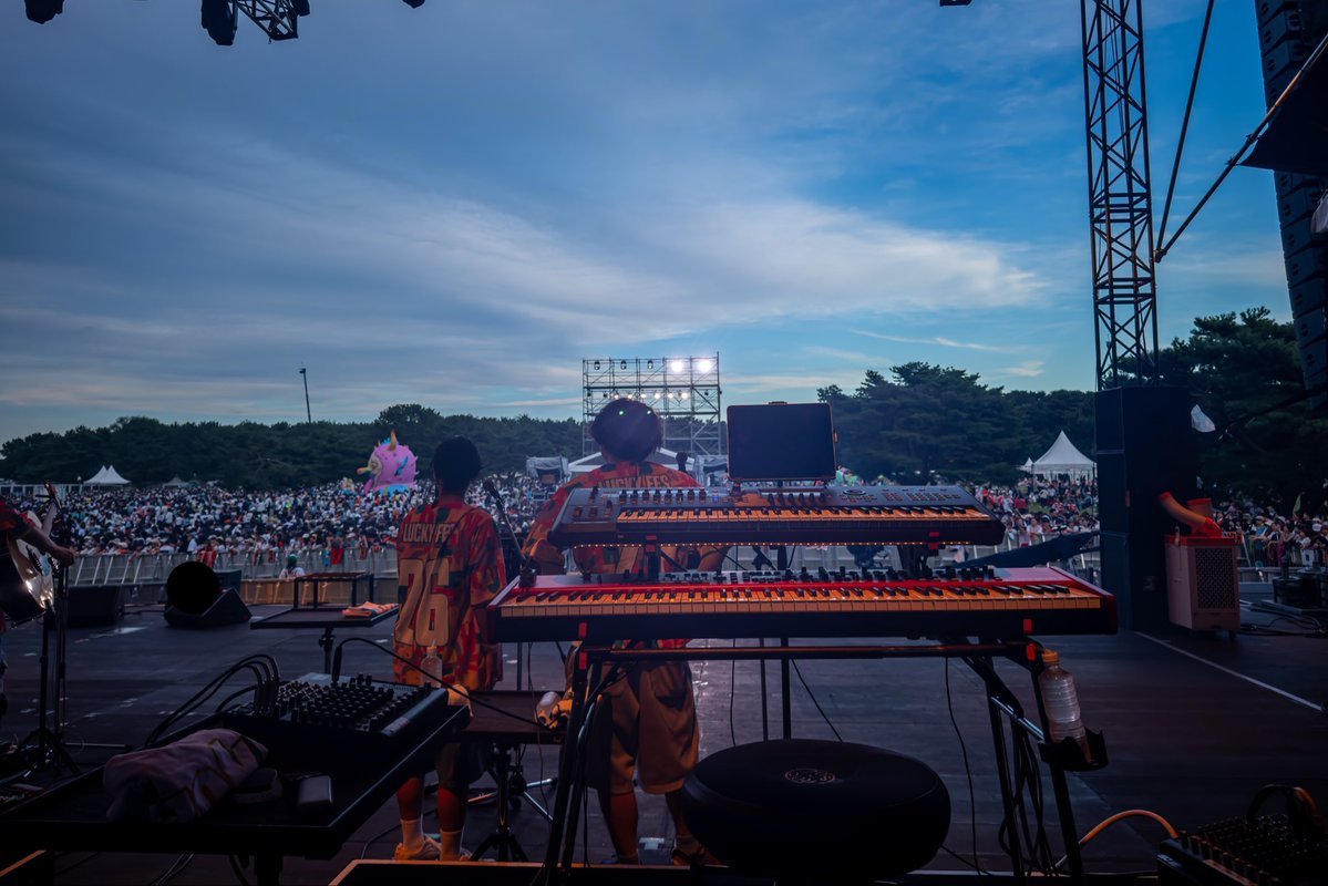 Okady_JaY_kb's tweet photo. #NEWS
「LuckyFes'26」

キーボードでしたー！🎹
夏フェスらしい最高のセトリで爆アゲです！

#LuckyFes https://t.co/NcAUek1SVx
