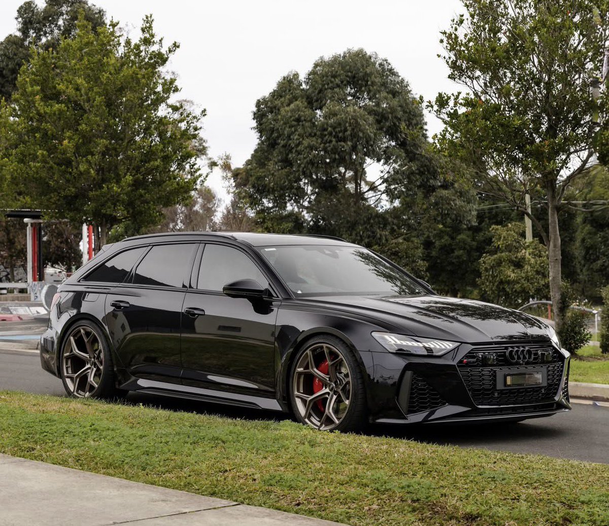 carpxrnpicx's tweet photo. Audi RS6 https://t.co/1UZaSHaW8S