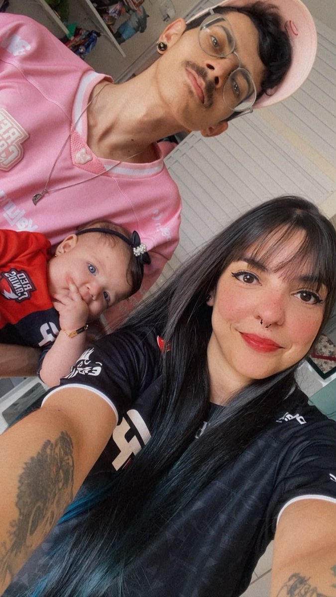 CharlesComCh_'s tweet photo. Quando o pai é @REDCanids e a mãe @paiNGamingBR 😅

@CBLOL @ilhadaslendas 
#CBLOL #CBLOLNAILHA #GoRED #GoPAIN https://t.co/01pJcaRrIE