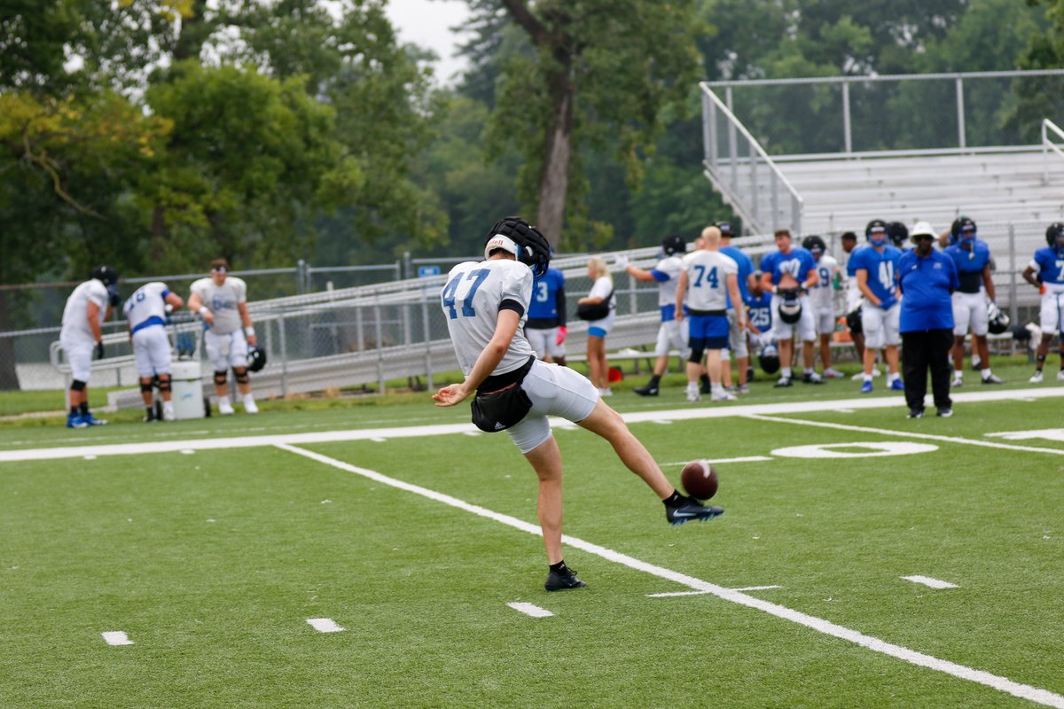 usf_fb's tweet photo. Nothin' like a Saturday morning scrimmage to end the first week of camp!

#RollCougs🐾 #LYB #GRIT https://t.co/artPG3iUpX