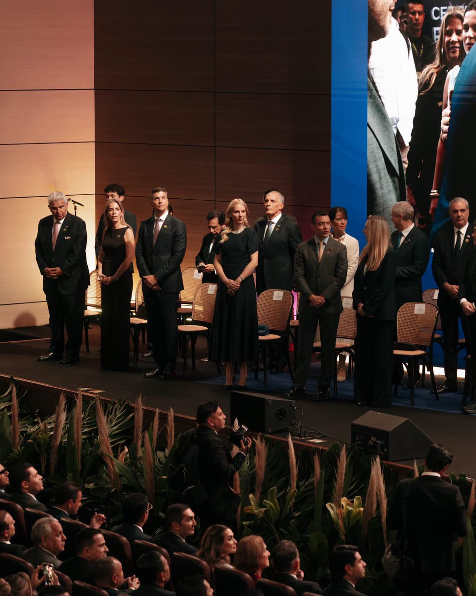 hnpresidencia's tweet photo. Honduras presente en la toma de posesión del presidente @ABDELAESPRIELLA.

El presidente de la República, Nasry Asfura, acompañó a Colombia en este importante momento democrático que marca el inicio de una nueva etapa para Colombia.

¡Viva la amistad entre Honduras y Colombia! https://t.co/4EUaQ8nQoy