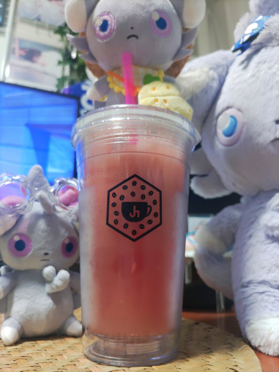 nozaxs's tweet photo. 深夜のスイカスムージー

ぽこポケDLCやっておりましたところうちのニャスパーさまたちがスムージーをご所望でしたのでお作りいたしました https://t.co/nBFx2IhLAy