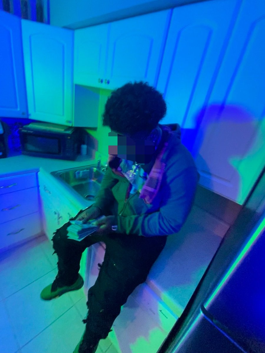 maysonmargela's tweet photo. i was just blindfolded now this shi 3D😴 #freecap🏧 ##bornday 🍾 https://t.co/HtAormnH2m