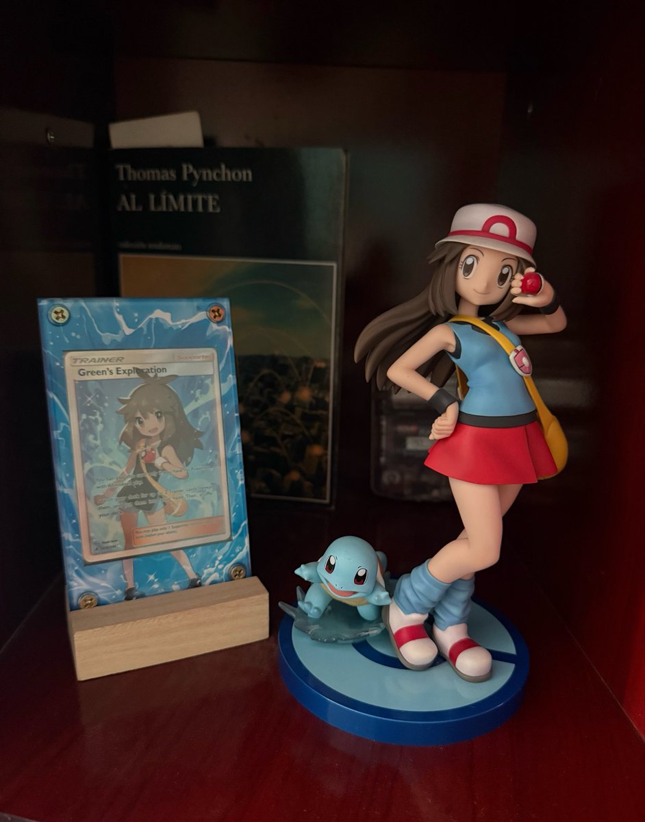 WARM712's tweet photo. #8月8日はリーフの日 
Hoy 8 de agosto es el día de Leaf, acá tengo la figura Kotobukiya de ella con la carta TCG de Green con un acrílico de arte extendido.
#leaf #pokemon #kotobukiya https://t.co/vz0rfprdNW
