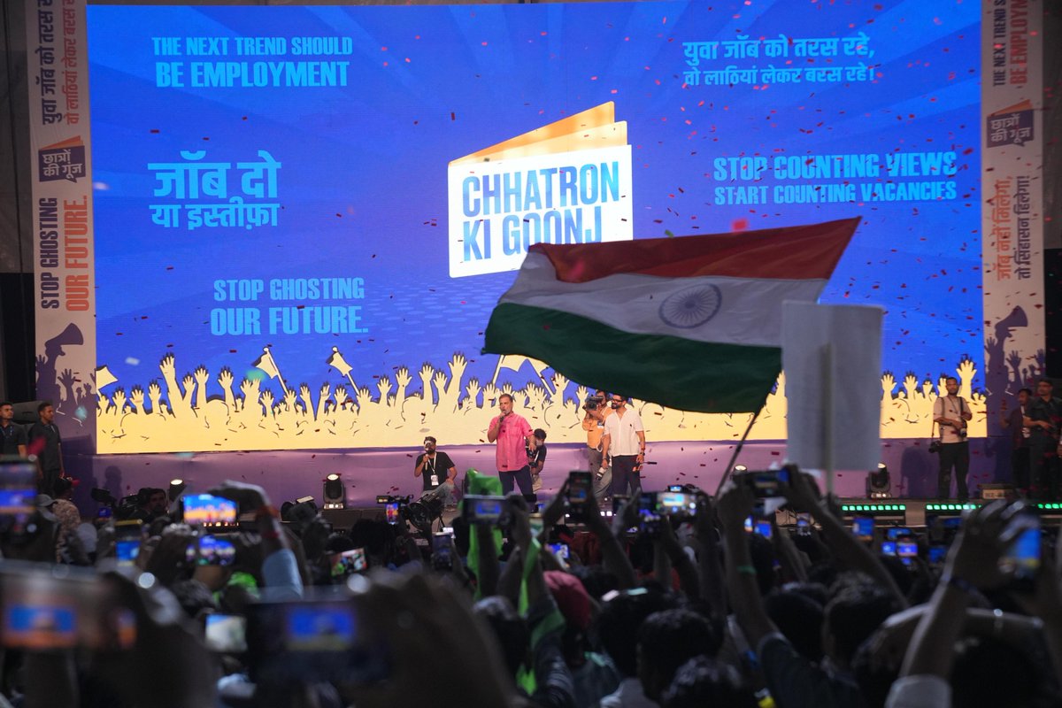 INCIndia's tweet photo. छात्रों की जलाई मशाल
सिस्टम के अंधेरे को मिटाकर रहेगी 

#ChhatronKiGoonj https://t.co/Zq9jhlBAjK