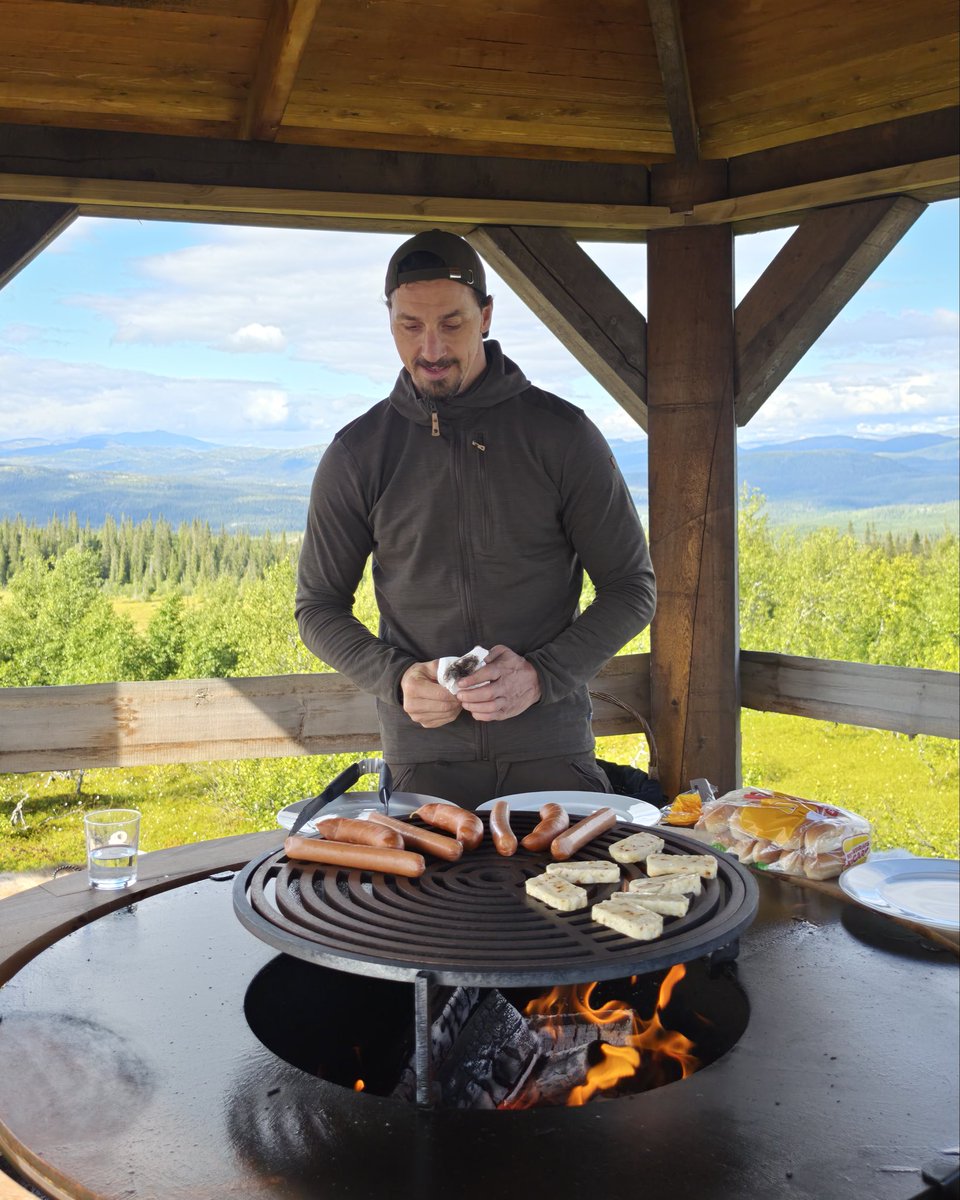 Ibra_official's tweet photo. Wild chef https://t.co/onaDPVtrir