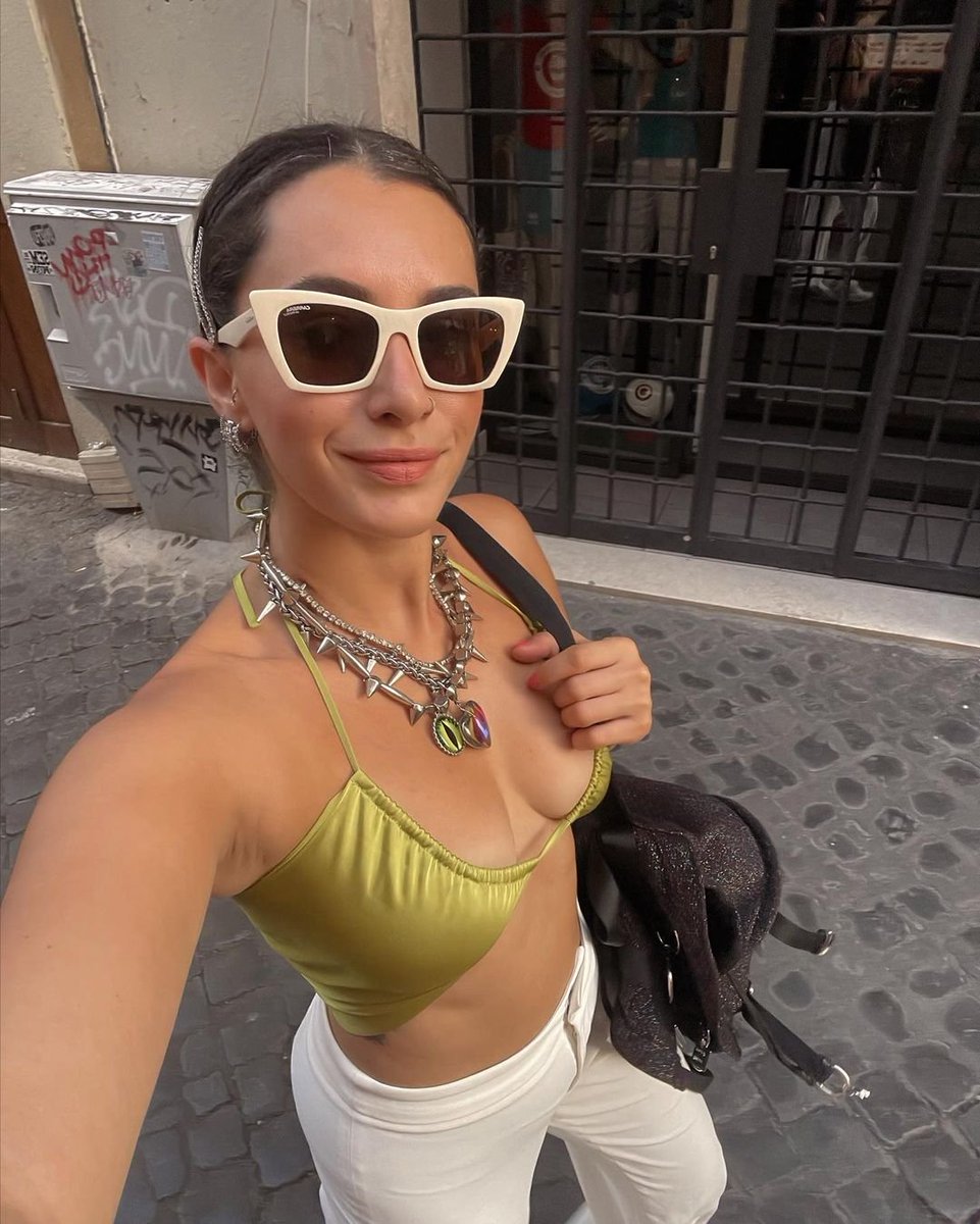 serenayhat's tweet photo. Hande doğandemir titreye titreye bırakırım her yerine dolgunluğunu seviyorum https://t.co/zS4YgZPdHQ