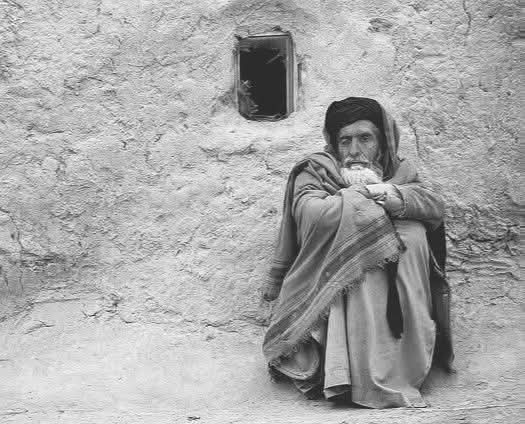 Sania9854's tweet photo. ایسی غربت پر صبر کرو جس میں عزت محفوظ ہو، یہ اُس امیری سے بہتر ہے جس میں ذلت و رسوائی ہو...!! https://t.co/e3enBTPkxe
