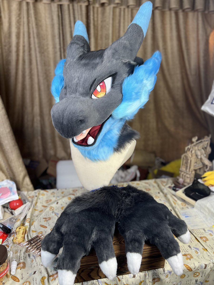 mulangzai1122's tweet photo. It's all ready to go to its new home!🥳🥳
Price: 1,800＄ (including shipping)
Suitable for heads 58-60cm, hands are universal size
Additional options:
Tail/Wings, price: 300＄/500＄
If you like it, feel free to reach out to me on private message!🥰🥰
#fursuit #fursuitmaker https://t.co/Gggj5LCt1X