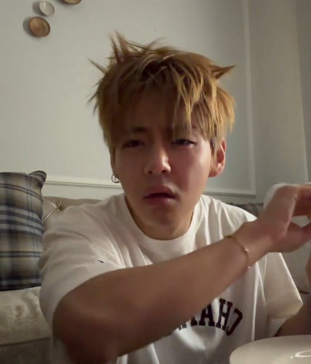 camlovesyoongi's tweet photo. blind ass motherfuckers https://t.co/UHPQgGKmhV