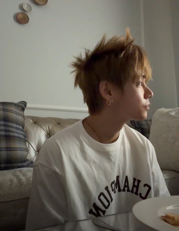 acervthv's tweet photo. O CABELO E A CARINHA DELE 😭😭 https://t.co/xFIxCmt8yy