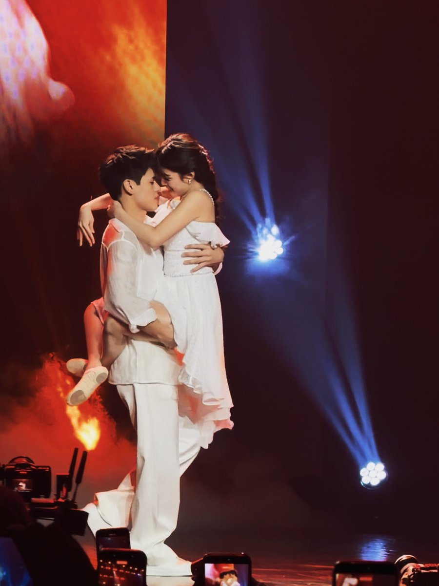 dustinforbianca's tweet photo. so so overwhelmed with everything that has happened but wow wow!!!!!! 🥹 ito na muna guys because i genuinely don't even know where to start. my heart is so so full 💛 https://t.co/2wgFwajscC