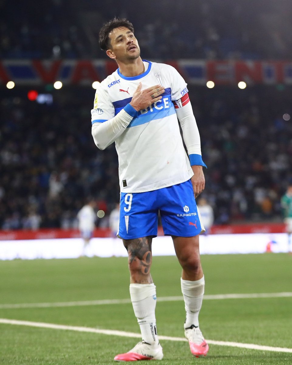 Cruzados's tweet photo. Que sea un excelente fin de semana para todos #LosCruzados y Cruzadas 🤍💙 https://t.co/cDFwCQTkeR