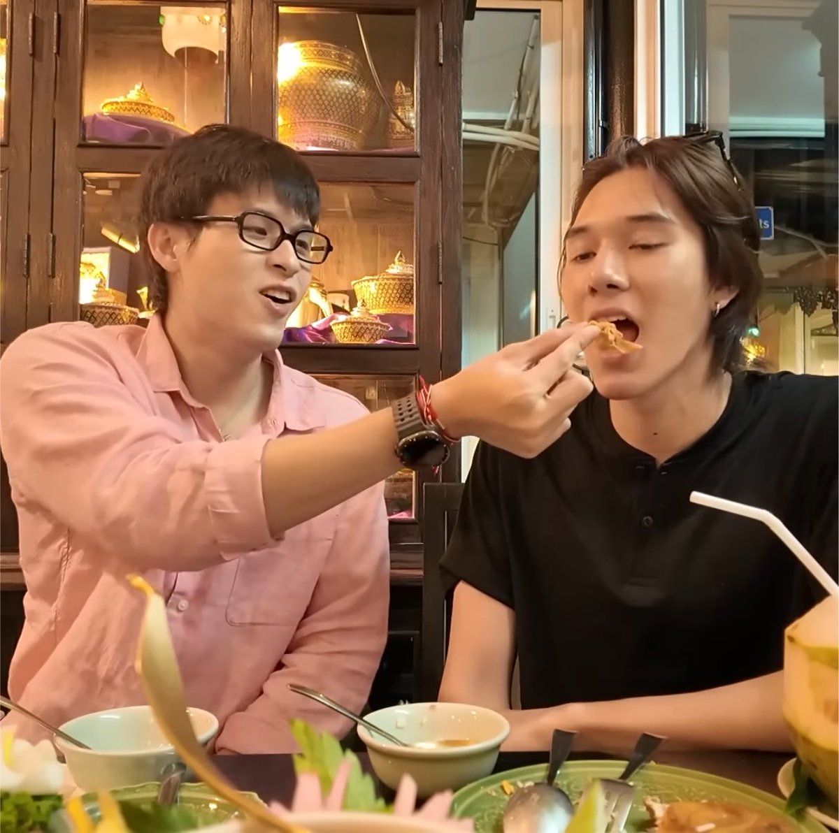 nn3abi's tweet photo. เข้าใจแล้วว่าทำไมพี่พนักงานถึงคิดว่าสกายพาแฟนนอกวงการมากินโอมากาเสะ https://t.co/M8naRiagjr