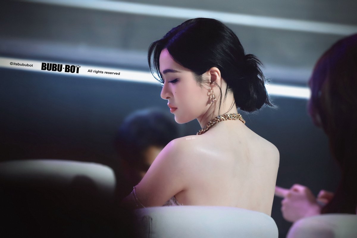 itsbububot's tweet photo. 🫠🫠

#LinglingxWeiboGalaNight  
#LinglingKwong #หลิงหลิงคอง #WeiboCulturalCommunicationNight https://t.co/rG8YZHhRtC
