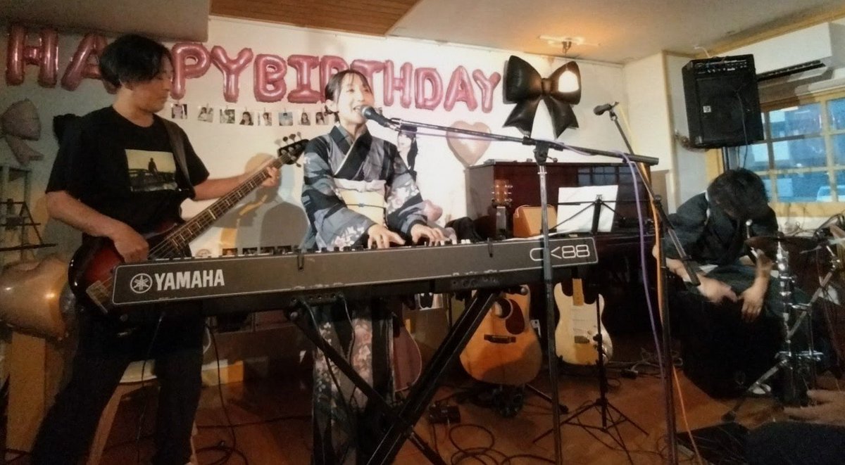 mori1962abc's tweet photo. 2026.8.8(土) 仙台SORA CAFE
「Me THREE -vol.2-」
#Misato🎹(sp 橋場🎸 大也🪘)
#monmon🎸(石巻)
#紅音朱里🎹🎸
浴衣がお似合いのMisato(@Misato_ALMAZ )さん2度目の主催ライブ🎶
仙台七夕最終日もあり、演者も和装で夏らしいイベントになりました✨
アットホームで楽しい時間をありがとう🤗 https://t.co/Q6FujavoBw
