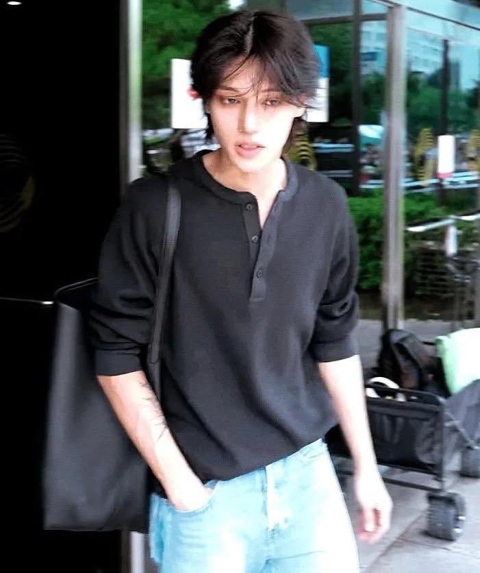 woowonsan's tweet photo. jung wooyoung will always be that hot guy https://t.co/XtwM5zYhFb