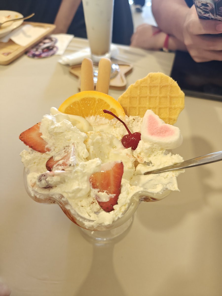 LemonyKanade's tweet photo. วันนี้ไปหาเธอ สนุมมากๆเลย เจอภัยสังคม กินอาหารอร่อยๆ ได้ทันคุยกะเธอด้วย ดีใจนะที่เรามาเจอกัน จะเก็บโมเมนต์ดีนี้ไว้ในใจเลย ปลึ้มใจนะที่เธอยังเห็นแล้วทักเลย อันนี้ไม่ทันตั้งตัวกำลังกินเลย 🤣❤️❤️🐍
#ArlinSquad https://t.co/r3XZDq0VPp