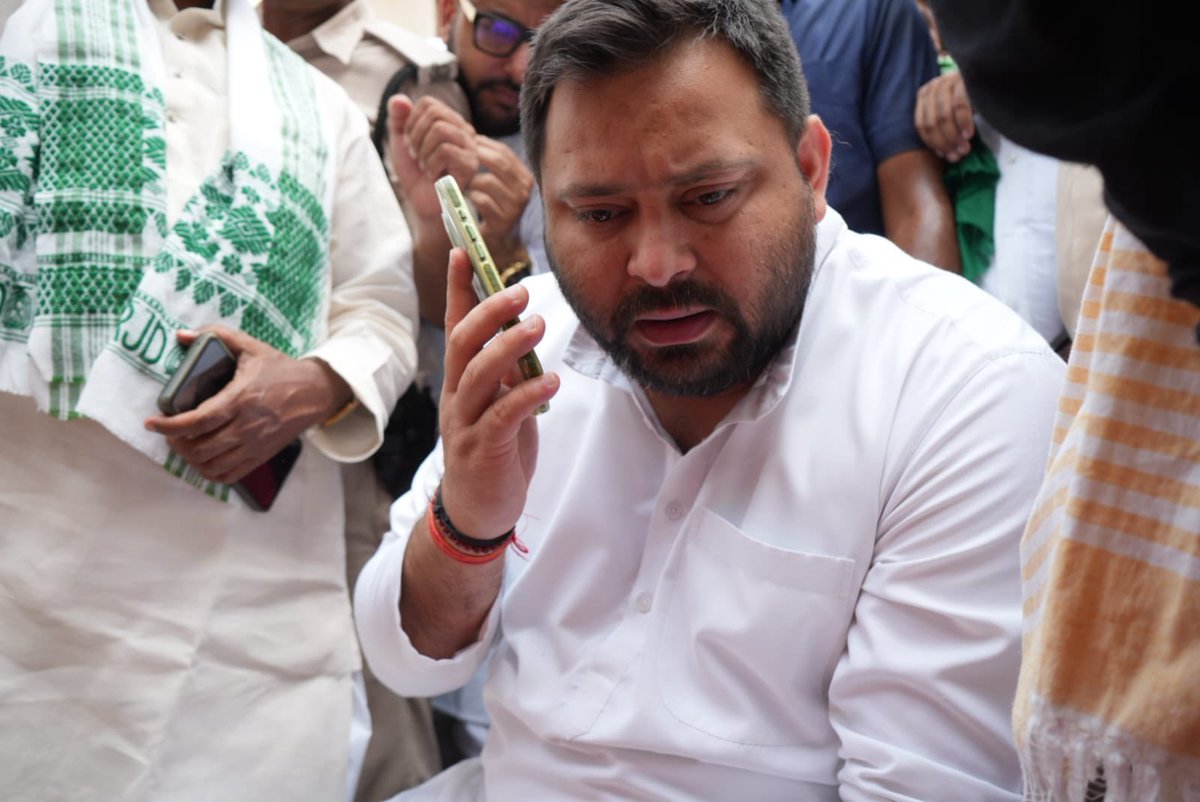 yadavtejashwi's tweet photo. एनडीए सरकार में अपराध चरम पर है। अपराधी सम्राट बनकर किसान-मजदूर, गरीब-निर्बल, शिक्षक-छात्र, कर्मचारी-व्यापारी-अधिकारी, युवा-महिला किसी की भी कहीं भी अकारण हत्या कर दे रहे है। प्रदेश में अपराधी प्रवृति की भाजपाई सरकार बनने से अपराधियों में क़ानून का डर समाप्त हो चुका है।

सरकार का मुखिया कंधे पर भगवा गमछा रखता है इसलिए इसे कोई जंगलराज नहीं कहता।

📍दिनारा, सासाराम 

#Crime #Bihar #news #TejashwiYadav #RJD