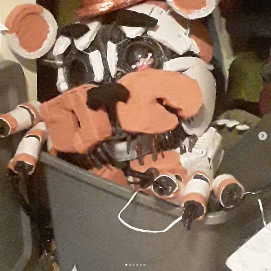 kit27x's tweet photo. Fnaf was my expression in my teen years for a long while. I made a Plushtrap and Molten Freddy suit to wear on Halloween. 
It helped me learn to build costumes and pull off what I thought impossible. Hyperfixation usually does get you out of your comfort zone with projects. https://t.co/DEfZOTIyuP