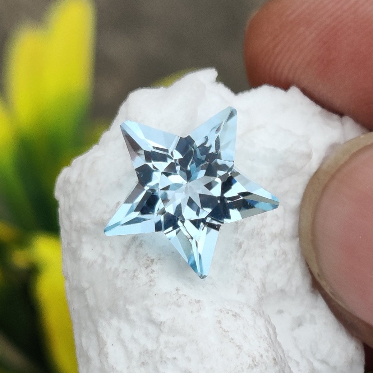 NkGemstone's tweet photo. セール開催中！✨✨

100%天然スイスブルートパーズ スターカット ⭐ 高品質ルーペクリアトパーズ リングサイズに最適

サイズ：11.5×11.5mm
重量：4.75カラット

ご購入の際は性別をお選びください👇👇😍✨⭐

https://t.co/tWKk8sORaQ https://t.co/u5VhUCovd3