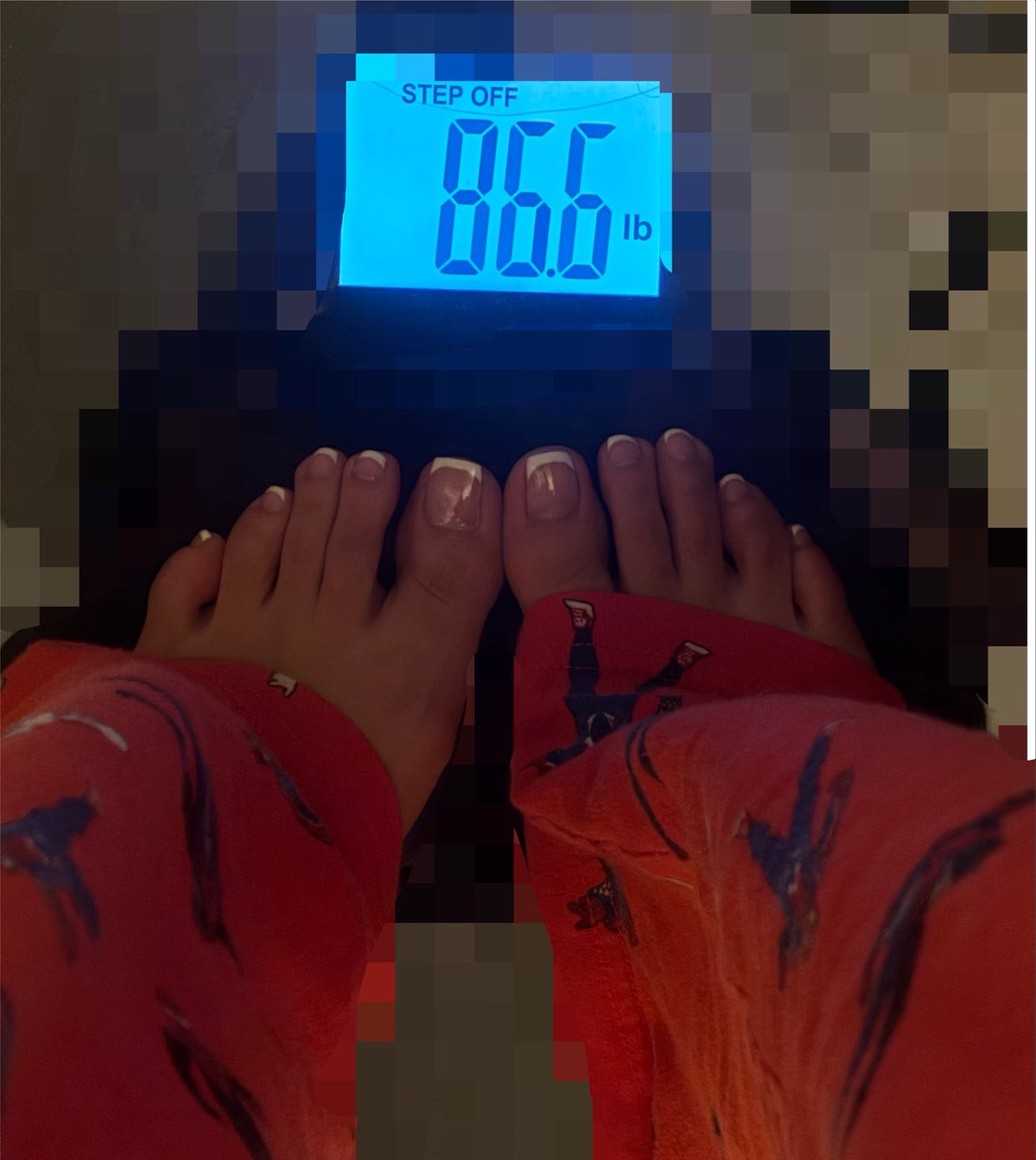 88slimee's tweet photo. And it’s just boob weight https://t.co/7eEN47JqJt