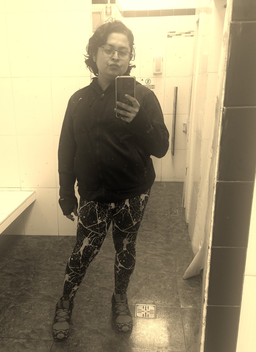 Iluchim26's tweet photo. Leg day 😘😘😘 https://t.co/zqbmhtftuq