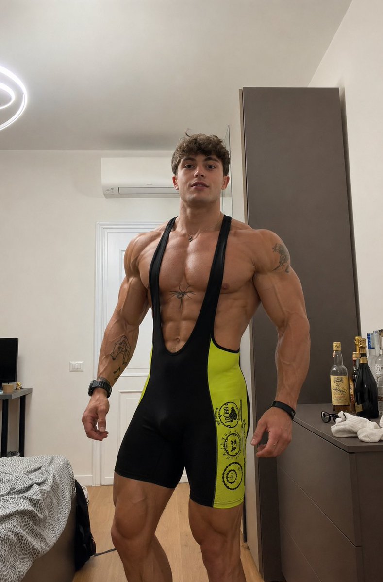 mrk_hartai's tweet photo. When your boyfriend is a wrestler, training doesn’t end at the gym… apparently home is just round two. 😂💪🤼♂️ Guess I’m never really off duty!
#WrestlerBoyfriend #MuscleCouple #WrestlingLife #HomeTraining #MusclePower https://t.co/tf0vNKqD96