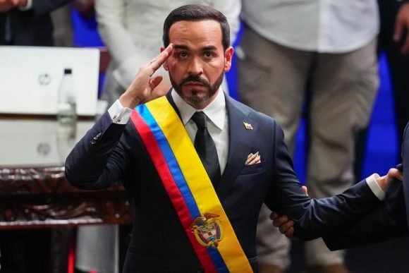 cubadebatecu's tweet photo. 👉 De la Espriella entierra la paz y alista a Colombia para una guerra sin cuartel

https://t.co/o3ozDT7LRD https://t.co/9H3C1oN9Wd