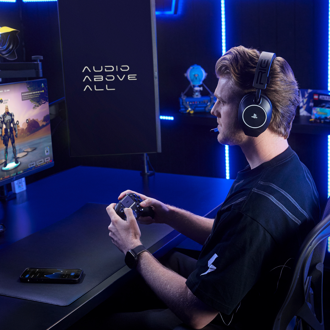 RIGGaming's tweet photo. Game audio. Discord call. Zero compromises.

Mix Bluetooth voice calls with low-latency 2.4GHz wireless game audio. #R8PRO https://t.co/BVjDd3t9ud