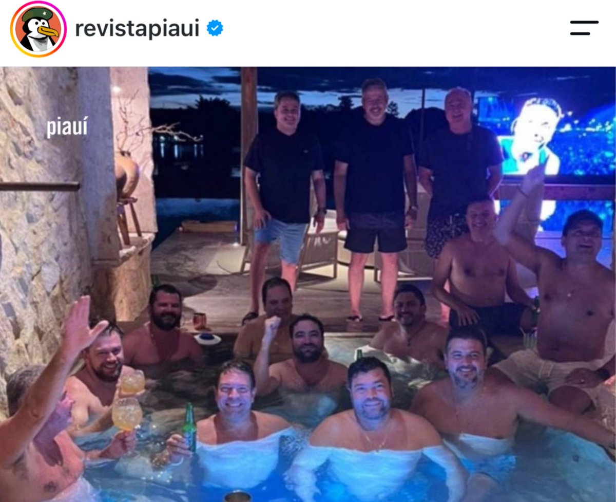 DinoDebochado's tweet photo. Pouca banheira, muita sujeira!

Weverton Rocha, Arthur Lira, Ramagem, o advogado Willer Tomaz e outros. Muita coisa pode ser lavada nessa banheira, menos a ficha de alguns.

Foto encontrada pela PF no celular do senador Weverton. https://t.co/LWCJyQMJ87