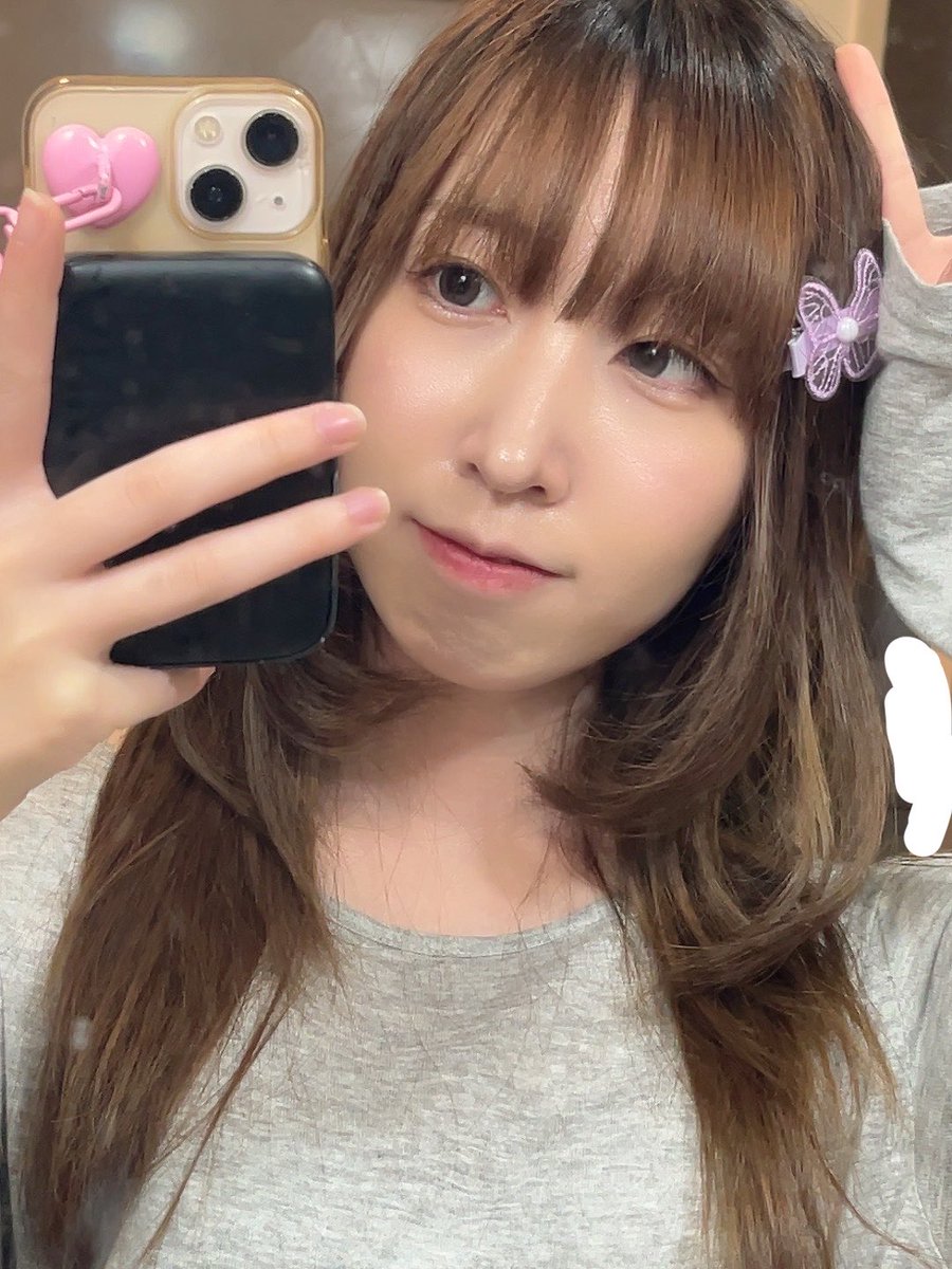 ochinamin's tweet photo. 絵に書いたちょうちょ、これね！🦋
イベントでつけたお気に入りたちを書いてる https://t.co/PqbScimX0E