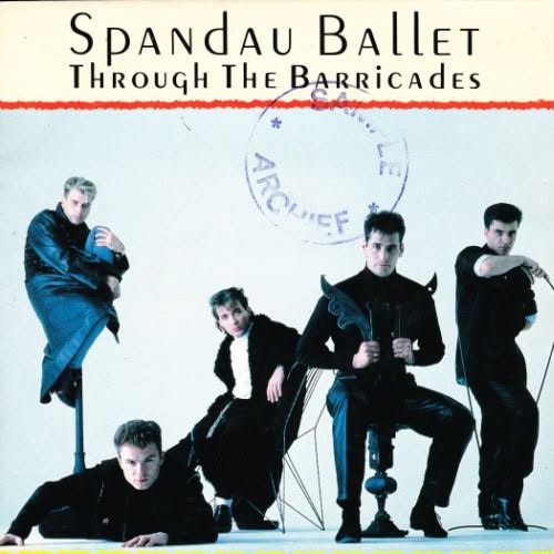 Frances21272855's tweet photo. #9Agosto 1983: Thomas Reilly viene ucciso da un soldato inglese a Belfast. Era un amico degli #SpandauBallet, e aveva venduto il loro merch durante il tour di #True. La sua morte ispirò la loro "Through The Barricades" e "King Of The Jungle” delle #Bananarama
#almanaccomercury https://t.co/VhB50tifZf