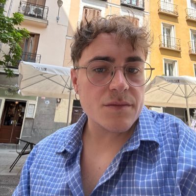 boscovne's tweet photo. Pareces una lesbiana de mediana edad https://t.co/V4kXpYDUsu