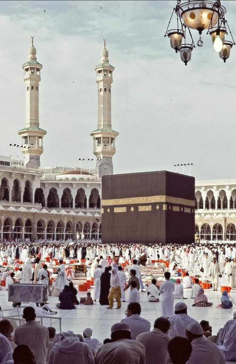 This_Ewan's tweet photo. أنا بس اللي أحب صور الحرم القديمة ؟؟ 🤍🤍 https://t.co/zgxTgUqaGh