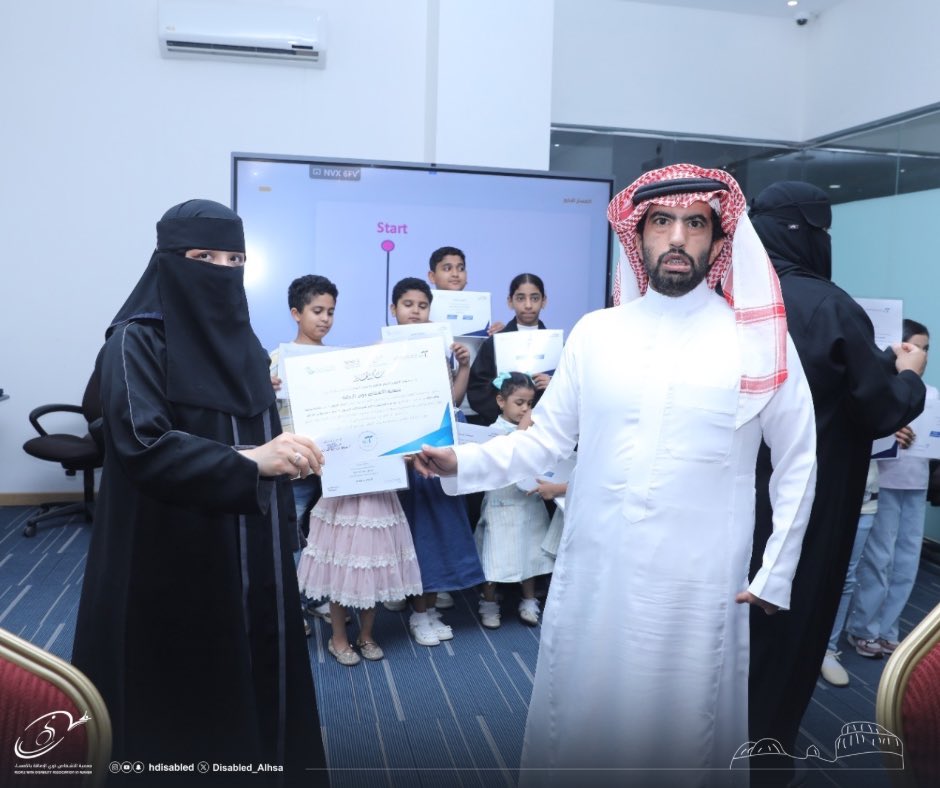Disabled_Alhsa's tweet photo. اختُتمت فعاليات دورة الروبوت في جمعية الأشخاص ذوي الإعاقة بالأحساء، في ختام تجربة ثرية أتاحت للأطفال خوض مساحات جديدة من التعلّم والتجربة، وتنمية مهاراتهم في التفكير والإبداع والتعامل مع التقنيات الحديثة.

ونتقدم بخالص الشكر والتقدير لجمعية التعليم التقني للتأهيل والتدريب "تكاد" على تعاونهم البنّاء، وما قدموه من محتوى وتجربة تعليمية أسهمت في إثراء معارف الأطفال وتوسيع مداركهم، في شراكة نوعية نعتز بها ونتطلع إلى استمرار أثرها. 

#جمعية_ذوي_الإعاقة_الأحساء 
#جمعية_تكاد
#جمعية_التعليم_التقني_للتأهيل_والتدريب
