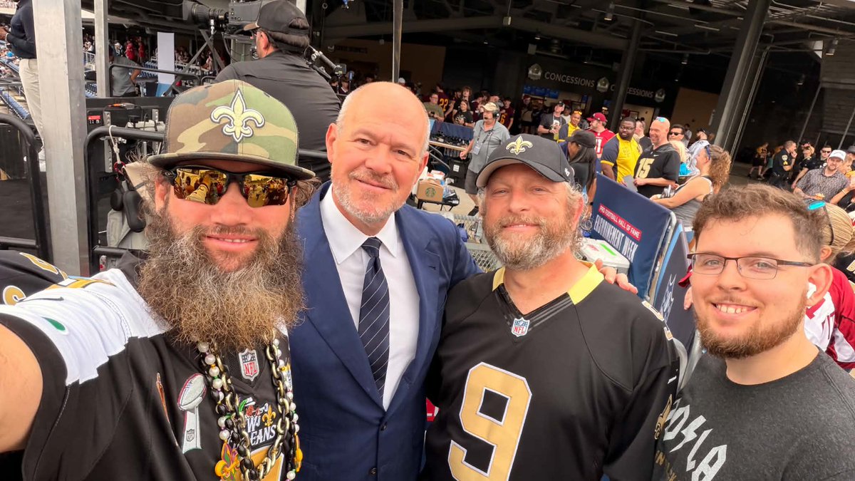 chuckfromNO's tweet photo. Saints fans showing out today… #whodat https://t.co/MezgVvvQqp