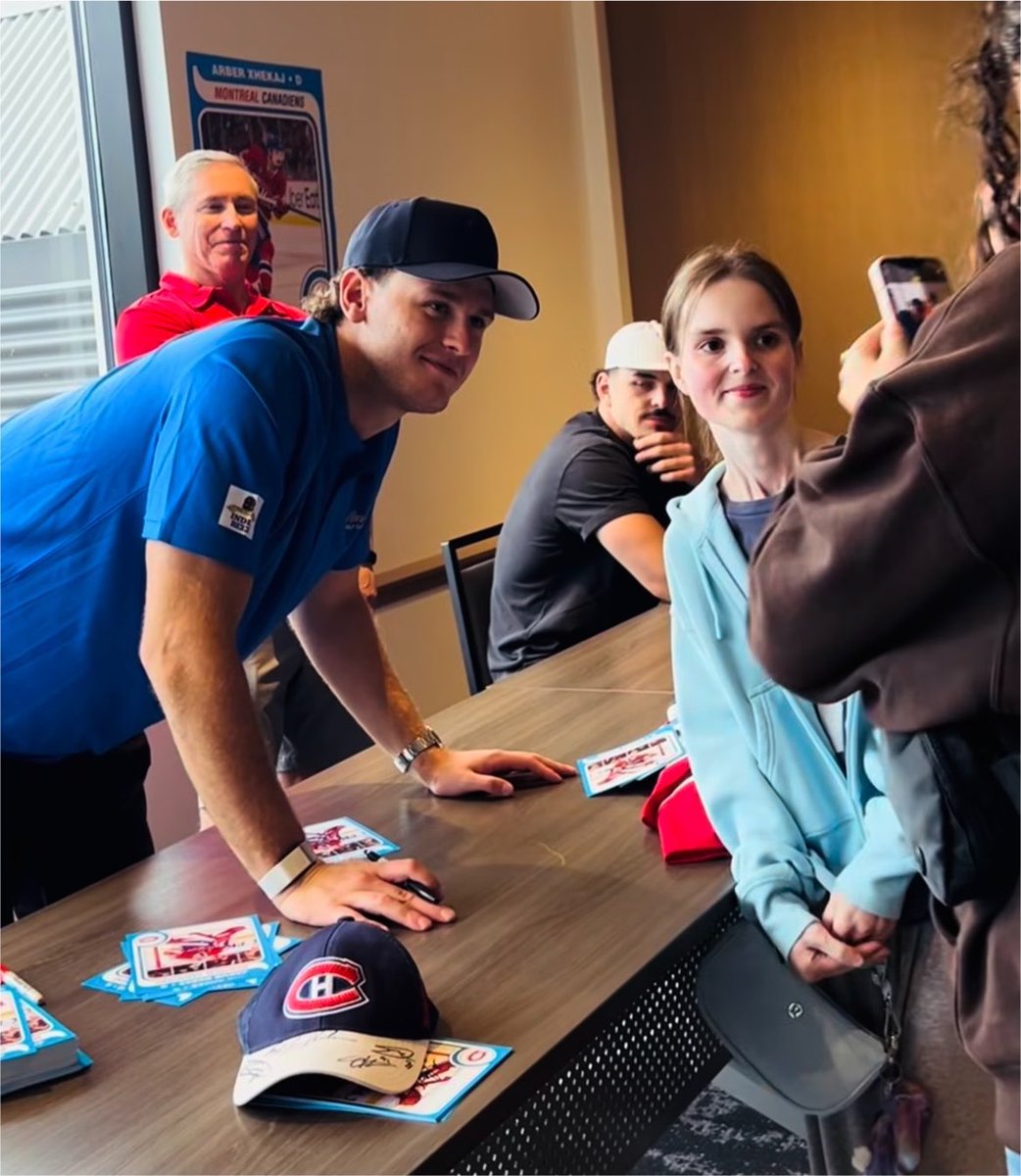 simplymxine's tweet photo. why’s arber looking at him like a juicy steak 😭 https://t.co/d0Wxhsrxd1