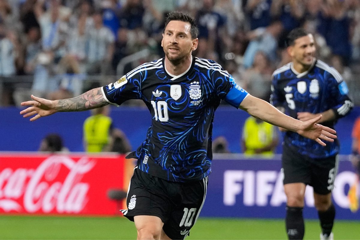 rchuchoo's tweet photo. Qué locura saber el pedazo de mundial que jugó con 39 AÑOS y con su padre al borde de la muerte. No le podemos pedir nada más realmente, dan ganas de llorar https://t.co/w9KfNg6QMl