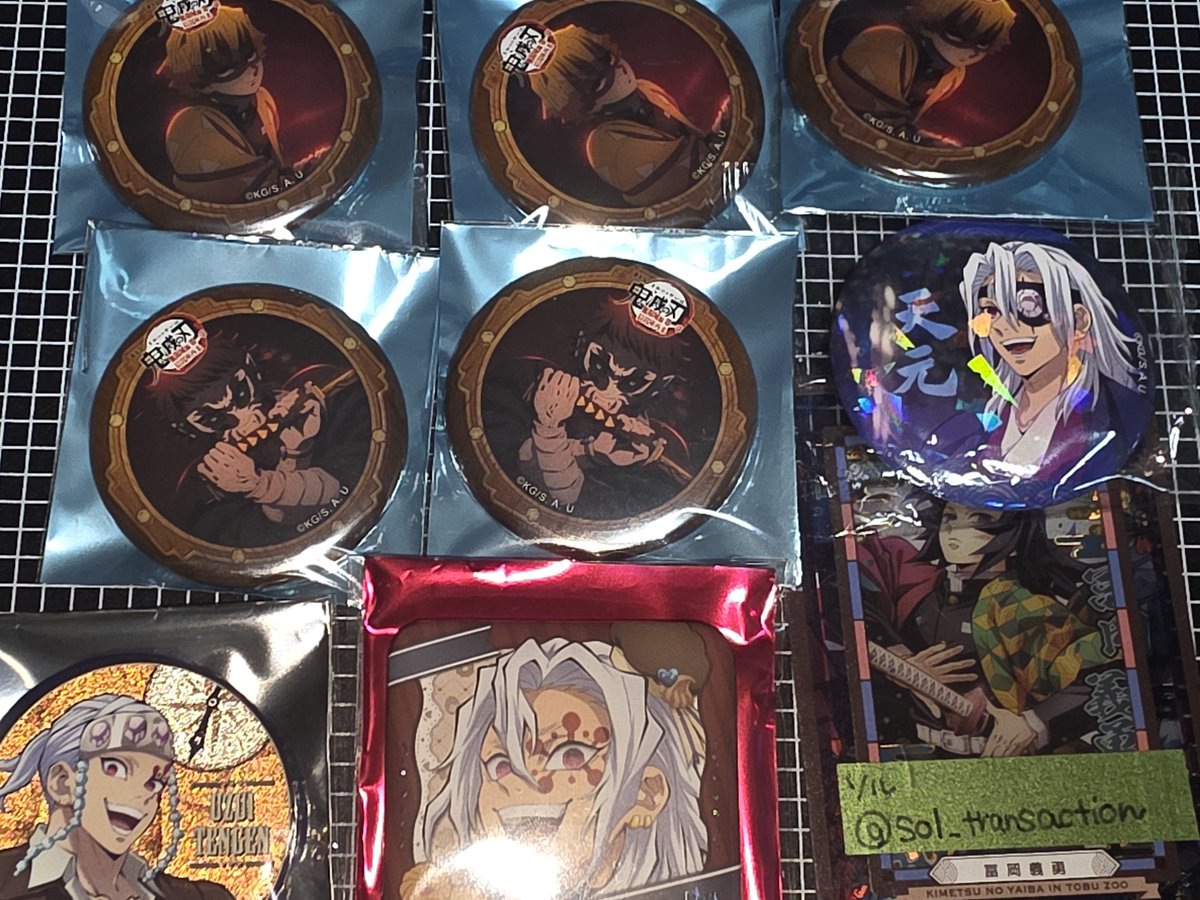 sol_transaction's tweet photo. 【交換】鬼滅の刃
エンドロール コミケ クリソ クリームソーダ 缶バッジ

【譲】画像1-3
【求】画像4

郵送または15日コミケでのお取引となります。
交換可能な方おりましたらお声掛けお待ちしております。 https://t.co/iCdyiGrm5r