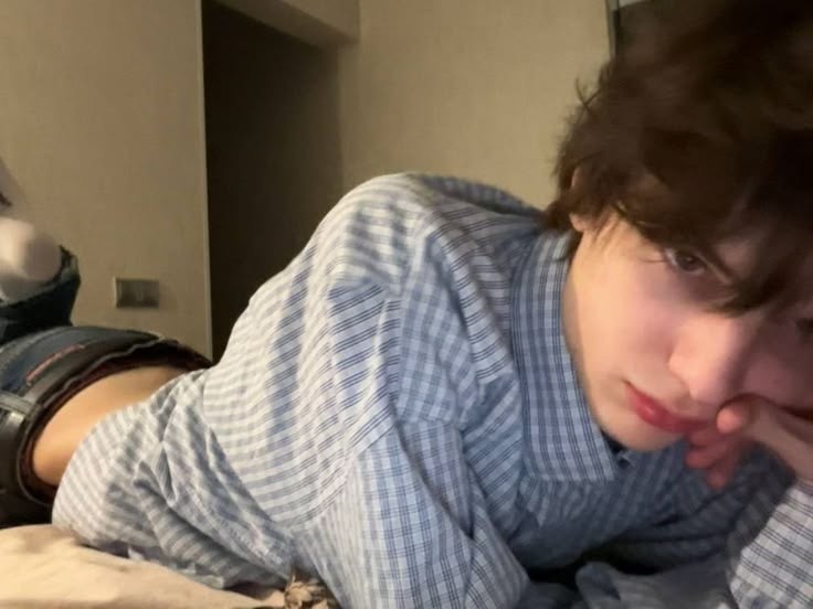 vrenzen's tweet photo. how your bon vivant twink friend looks at you when youre both drunk https://t.co/YDzXfoy9Au