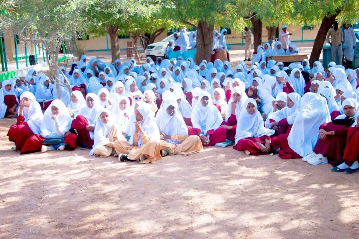 SOYVOORG's tweet photo. The Deputy Minister of the Ministry of Education, Science, and Culture of the Republic of Somaliland—accompanied by the Deputy Governor of Togdheer Region, several departmental directors from the Ministry, and the Togdheer Regional Education Officer—officially launched the Back-to-School Campaign for the 2026–2027 Academic Year across the Togdheer Region.
The launch event took place at Mohamed Ali Primary and Middle School in Burao.
The campaign aims to boost student enrollment, re-engage out-of-school children, and ensure that every child accesses educational opportunities.
The Ministry calls upon parents, community members, and education stakeholders to play an active role in executing this national campaign to guarantee every Somaliland child receives their right to education.