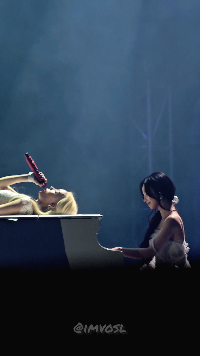 imwinnerbluu's tweet photo. this is SICKENINGGG https://t.co/tBUzQNqkf9