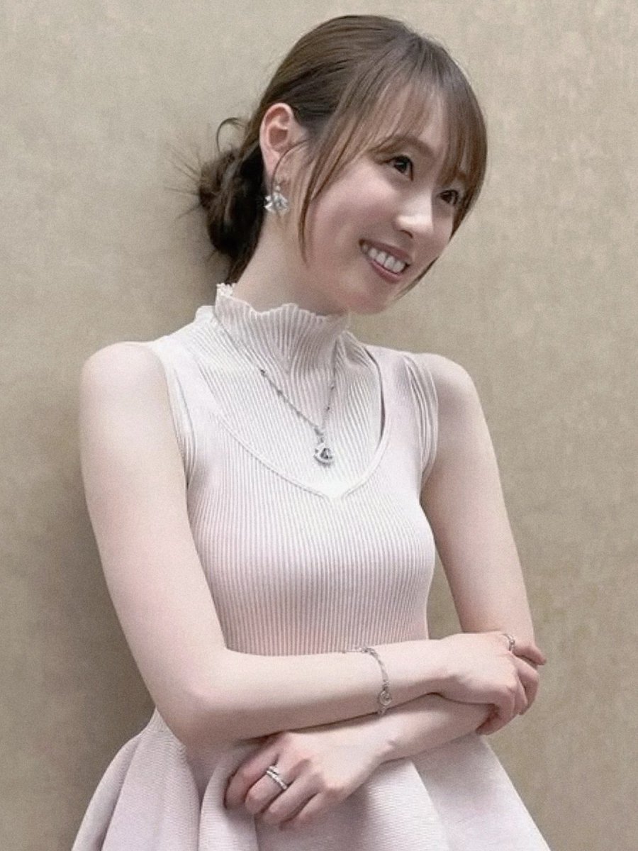 ZlpMMHg11435857's tweet photo. 福原遥さんって顔小さいし白いし米粒かと思いましたわ……(褒言葉) https://t.co/TOciOmo1Qn
