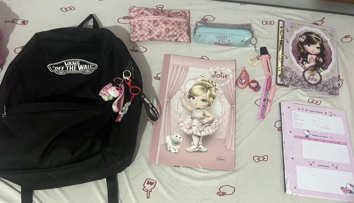 itsjustashyne's tweet photo. Meu material da faculdade ( tô no penúltimo período da facul de TI)
#studytech #studytw https://t.co/IYUB1SwC9L