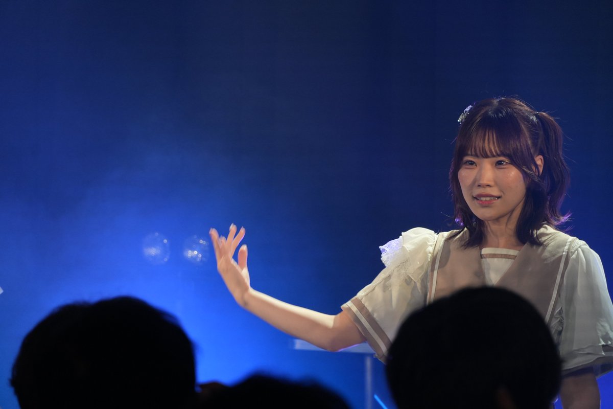Gbcytf's tweet photo. ファンが映り込むのもライブの写真って感じで好きだけどコレも狙って撮れるものではないですね https://t.co/MSREI4KCyF