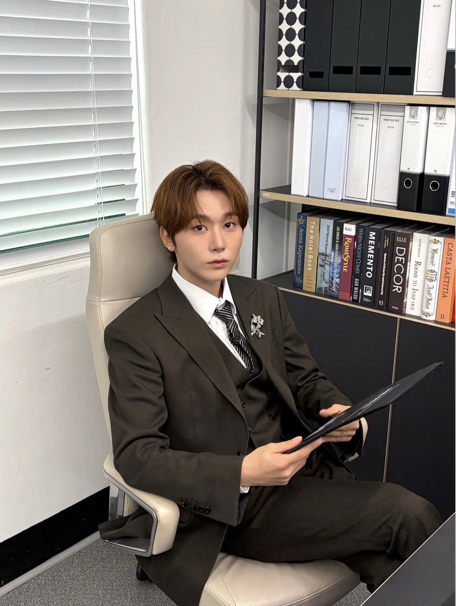 bburitto_'s tweet photo. 정장 boo..... 붓기 싹 빠지신 모습이 너무 좋음 https://t.co/haaZVrQEpA