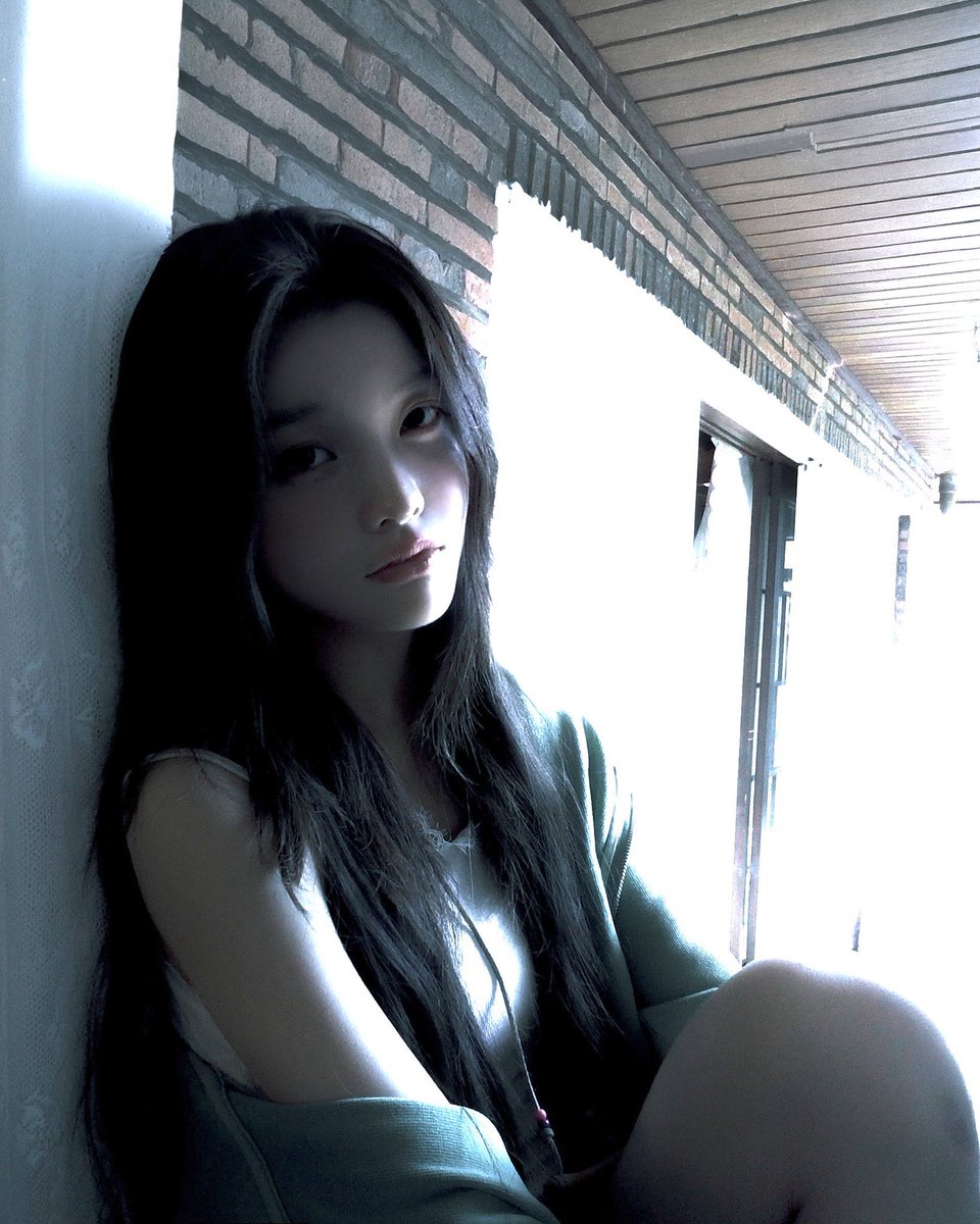minasfavevirgo's tweet photo. ryf (resting yearner face) https://t.co/2hRUnoBoco